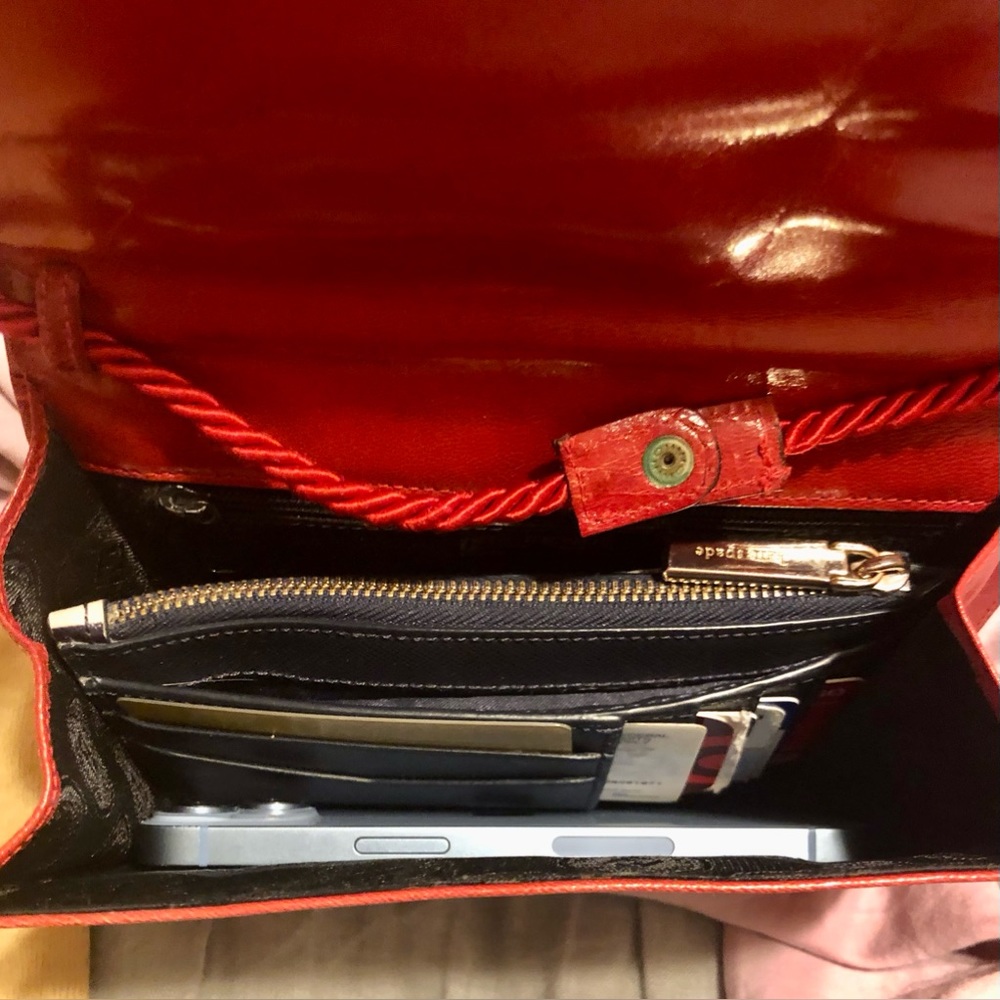 🤩 *AUTHENTIC* VINTAGE 80’s FENDI RED LEATHER CROSSBODY* 💗 - Picture 14 of 16